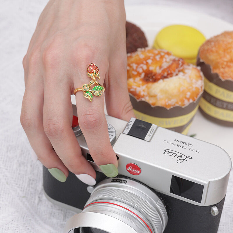 Jeulia "Juicy Fruit" Strawberry Design Sterling Silver Ring