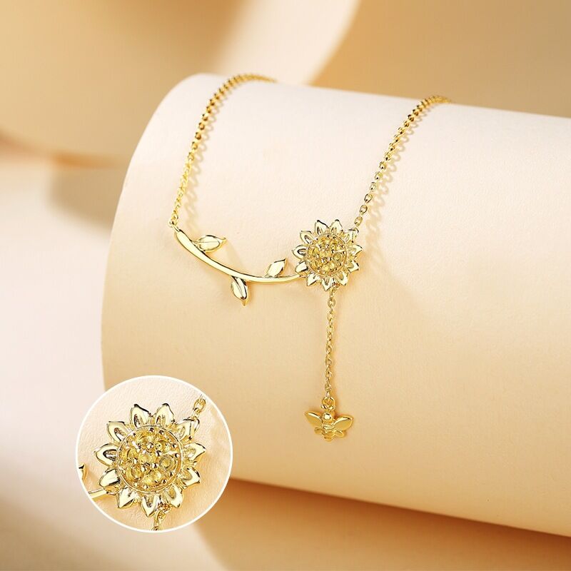 Jeulia "Lovely Garden" Sunflower & Bee Sterling Silver Necklace