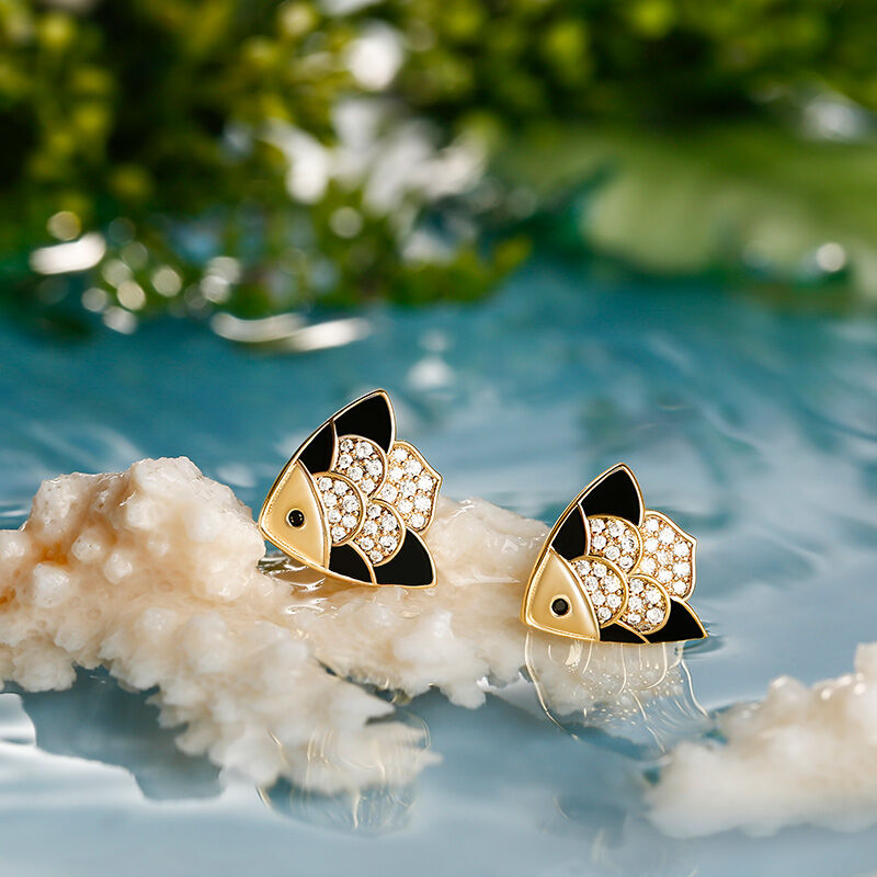 Jeulia "Lovely Triangle Fish" Sterling Silver Stud Earrings