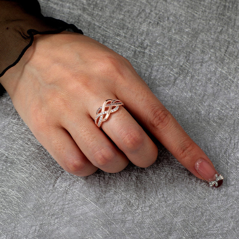 Jeulia Anello da donna a taglio tondo con intreccio in Argento Sterling