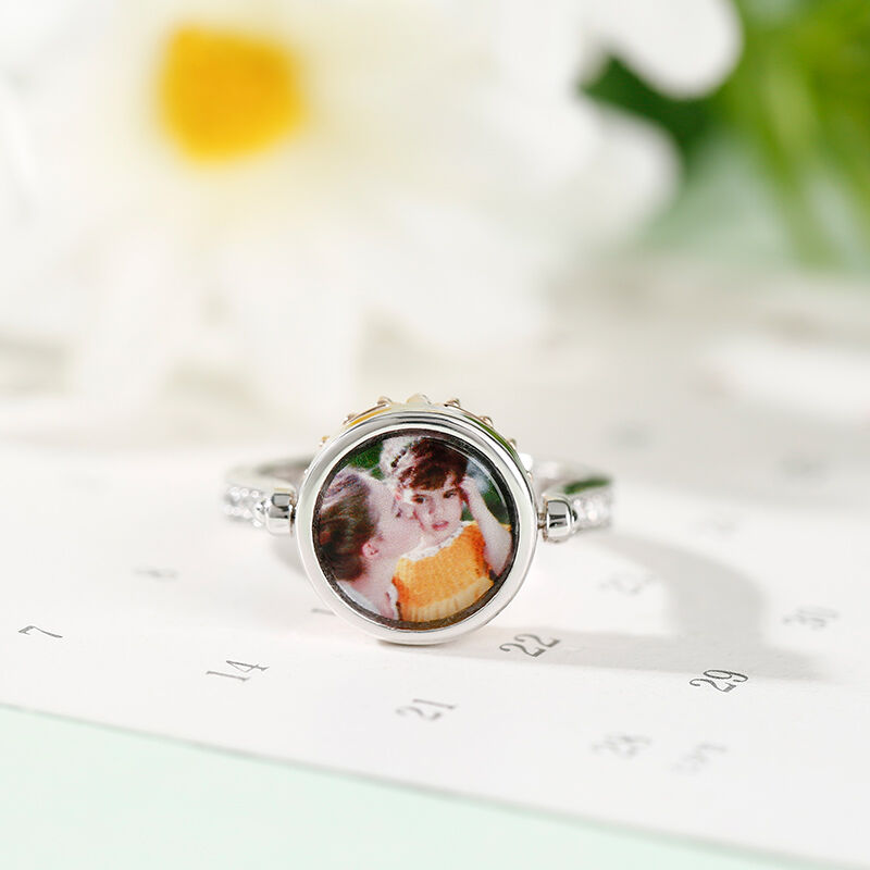 Jeulia "Blooming Daisy" Sterling Silver Personalized Photo Ring (With A Free Chain)