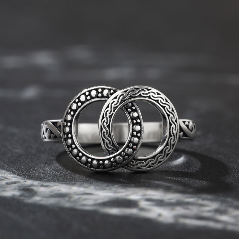 Jeulia "Master of Infinity" Interlocking Circle Sterling Silver Ring