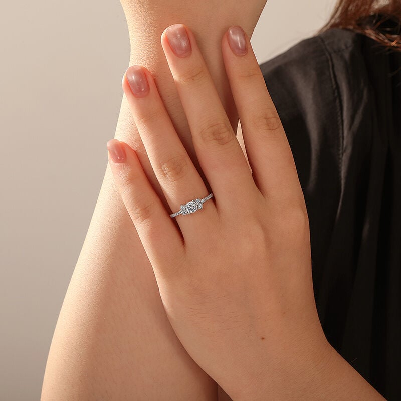 Jeulia Minimalist Round Cut Eternity Engagement Ring