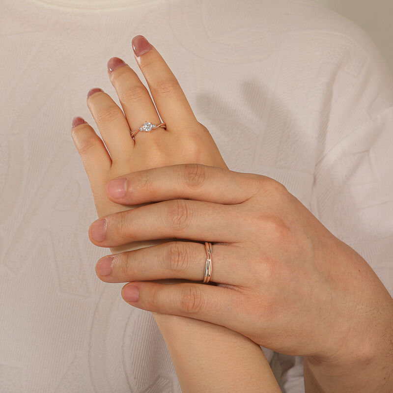 Jeulia Tre Stenar Twist Ring i Två Toner med Skräddarsydd Födelsesten