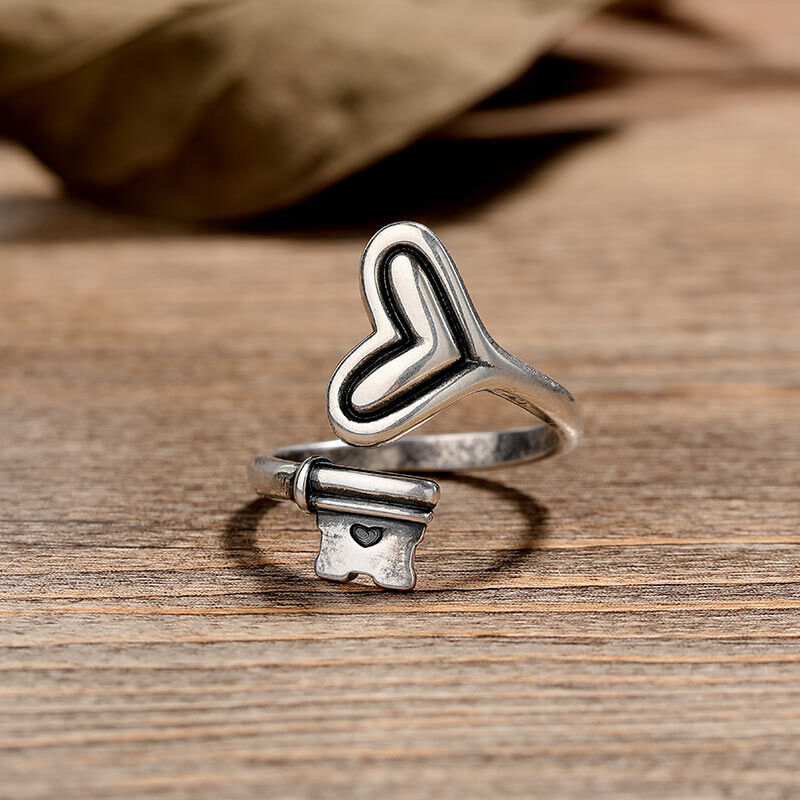 Jeulia Anillo con forma de llave de corazón tridimensional de plata de ley