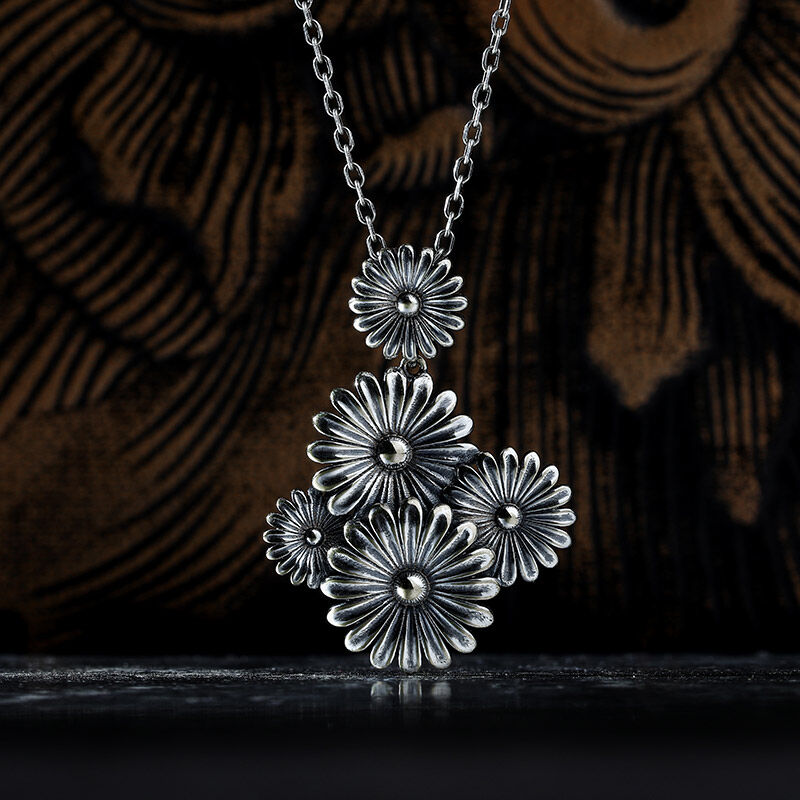 Jeulia "Daisy Bouquet" Flower Sterling Silver Necklace