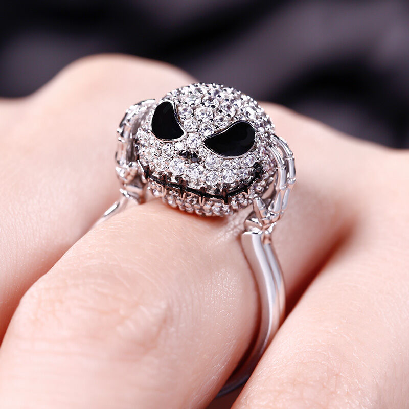Jeulia "King of Halloween Town" Skull Design Sterling Silver Ring