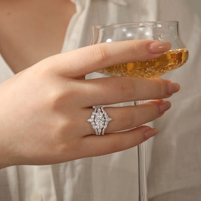 Jeulia Round Cut Three Stone V-Shaped Engagement Ring Set