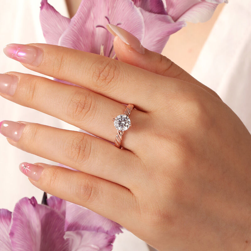 Jeulia Anillo de Compromiso Solitario Redondo Color Oro Rosa Trenzado