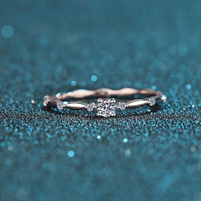 Jeulia Minimalistisk Flerstensring i Sterlingsilver