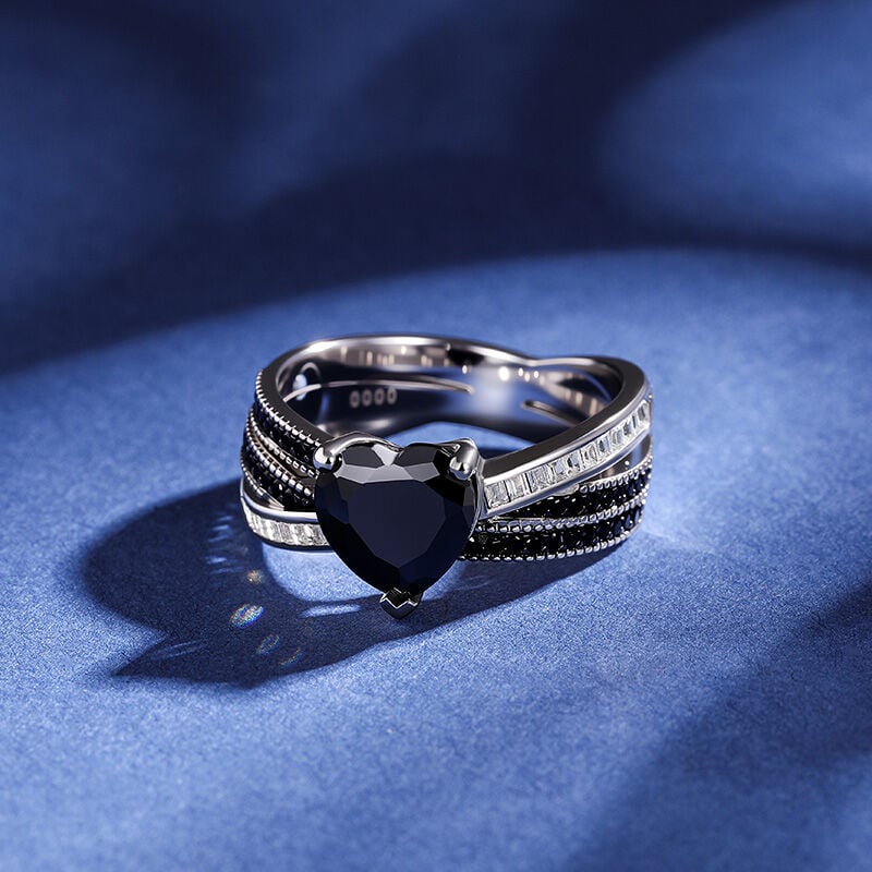 Jeulia Anel Coração Preto e Branco Cruzado em Prata Sterling