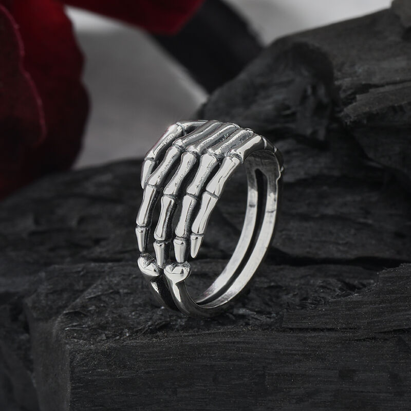 جوليا خاتم "إصبع الجمجمة" من الفضة الإسترليني