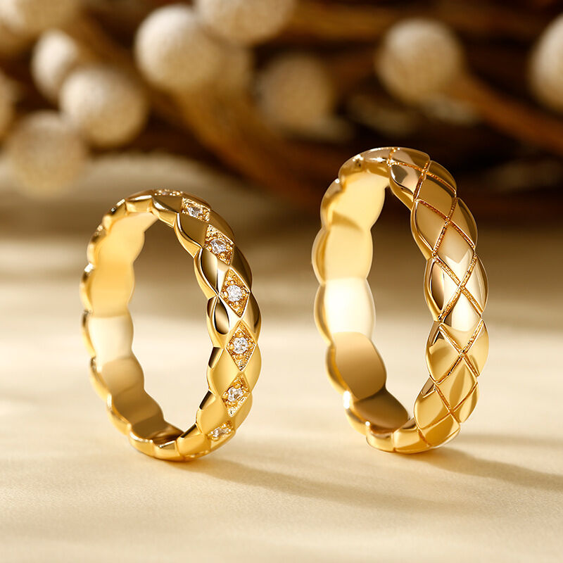 Jeulia Anillso dorado pareja con diseño geométrico de plata de ley