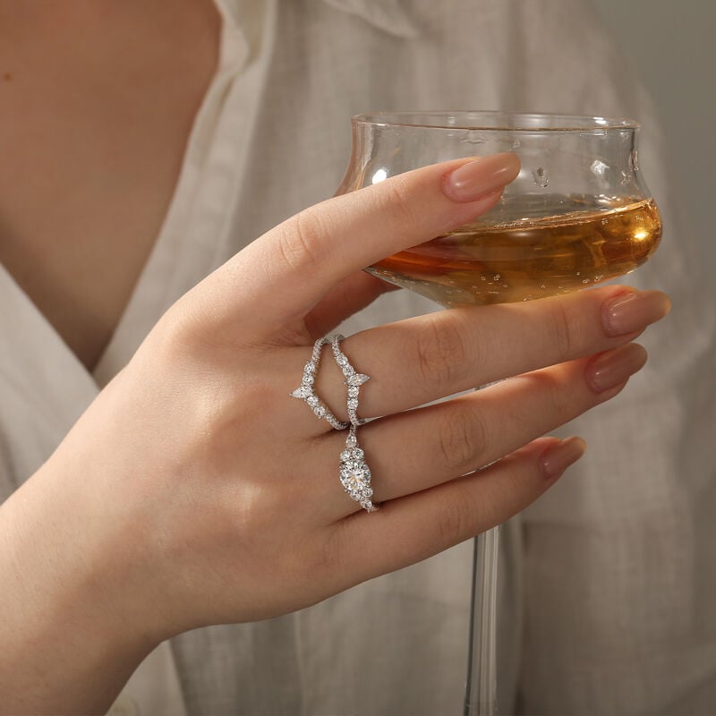 Jeulia Round Cut Three Stone V-Shaped Engagement Ring Set