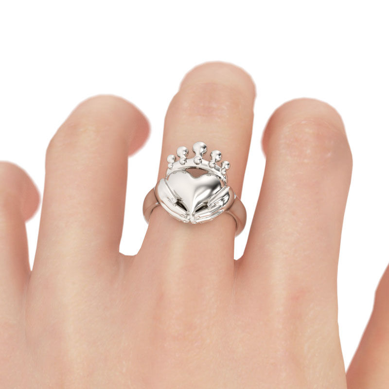 Jeulia polerad hjärtformad Claddagh -ring i sterling silver