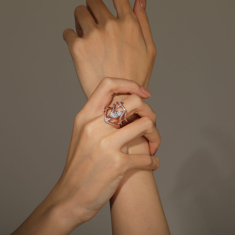 Jeulia x Leyla "Dense Thorn" Parringar