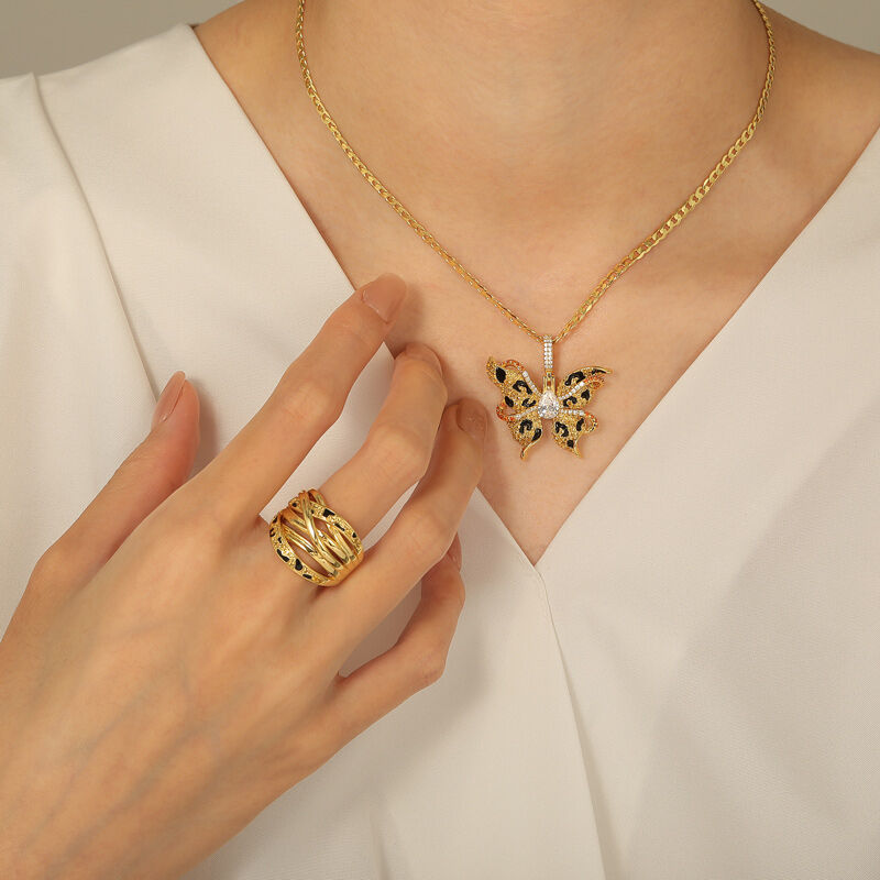 Jeulia x Leyla "Wild Leopard Butterfly" Halsband