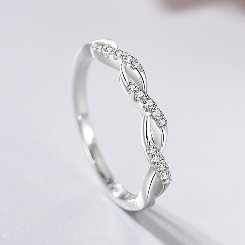 Jeulia Simple Ripple Twisted Wedding Band