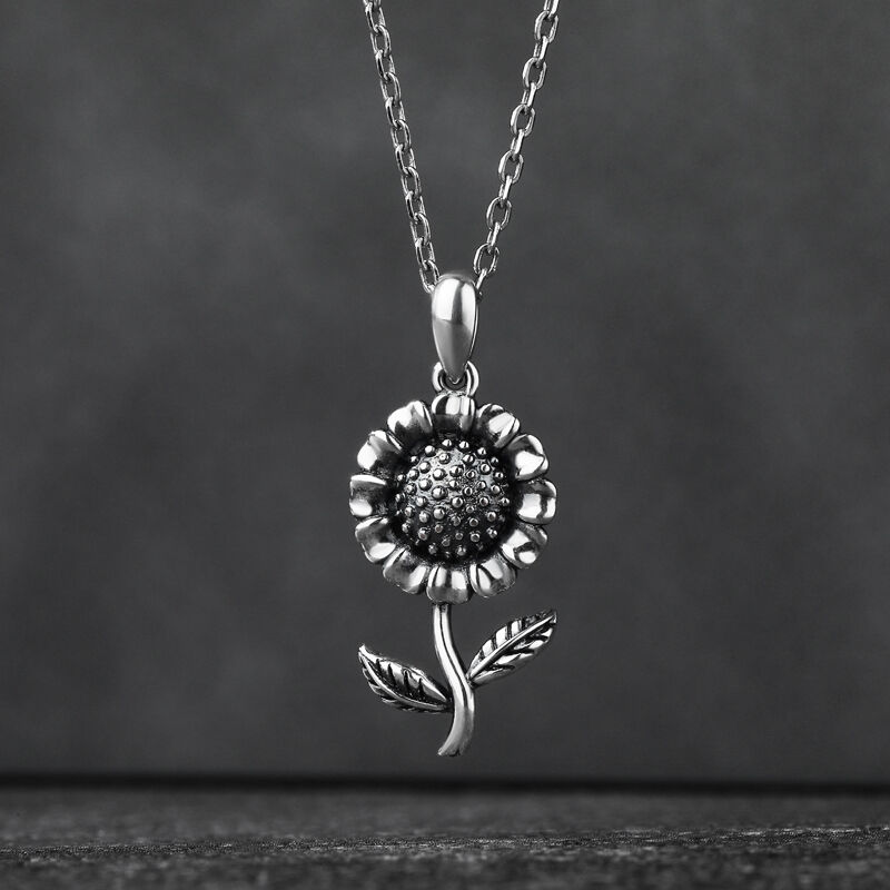 جوليا قلادة "زهرة عباد الشمس المتفتحة" من الفضة الإسترليني