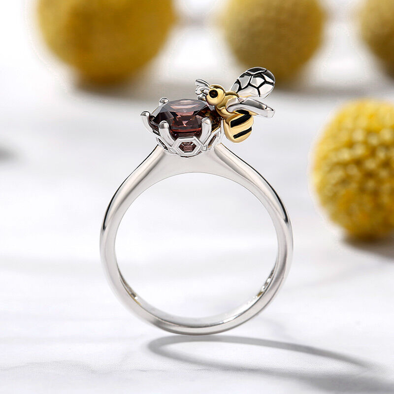 Jeulia Hug Me "You Are My Sunshine" Honeycomb Bee Round Cut Sterling Silver Ring