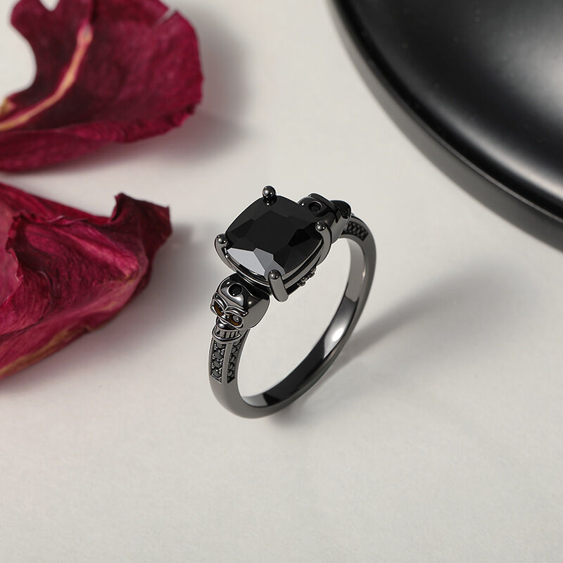 Jeulia "Amore eterno" Anello gotico con teschio nero tagliato a cuscino in argento sterling