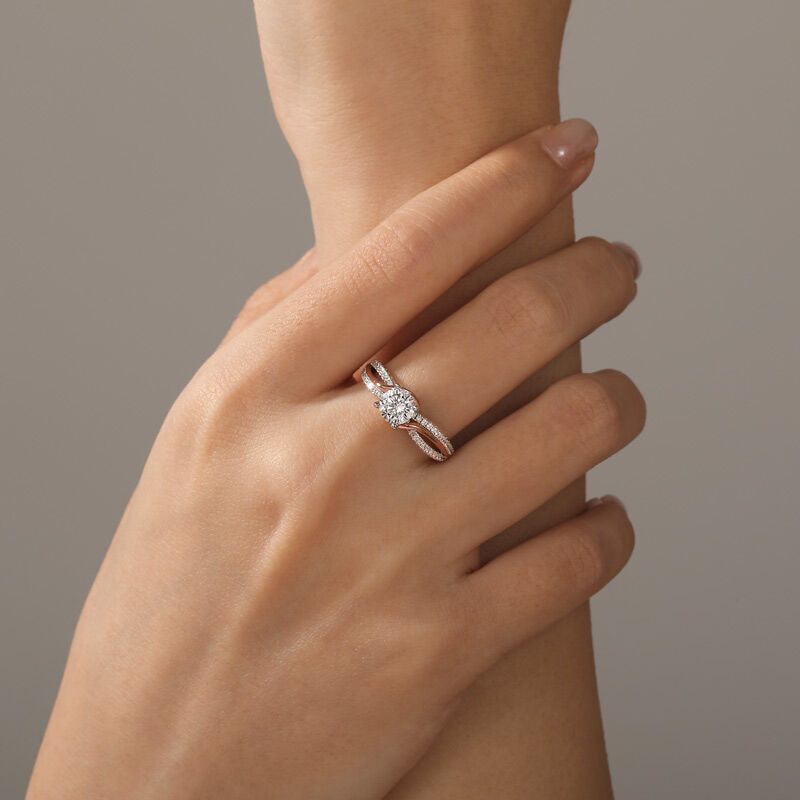 Jeulia Amore Anello di Fidanzamento Rotondo Bicolore con Design Intrecciato Bypass