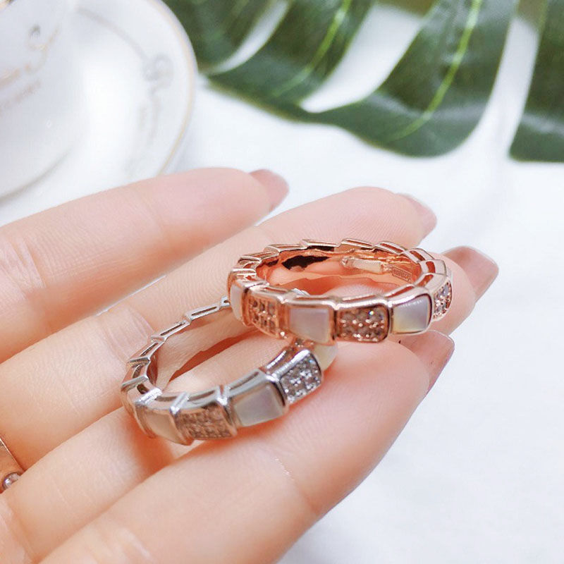 Jeulia Forma De Serpiente Anillo Con Madre Perla
