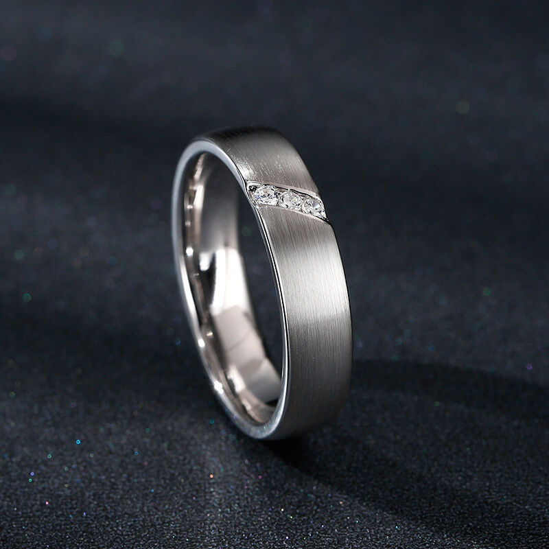 Jeulia Anillo de ancho con corte redondo tres piedras para hombre de plata de ley