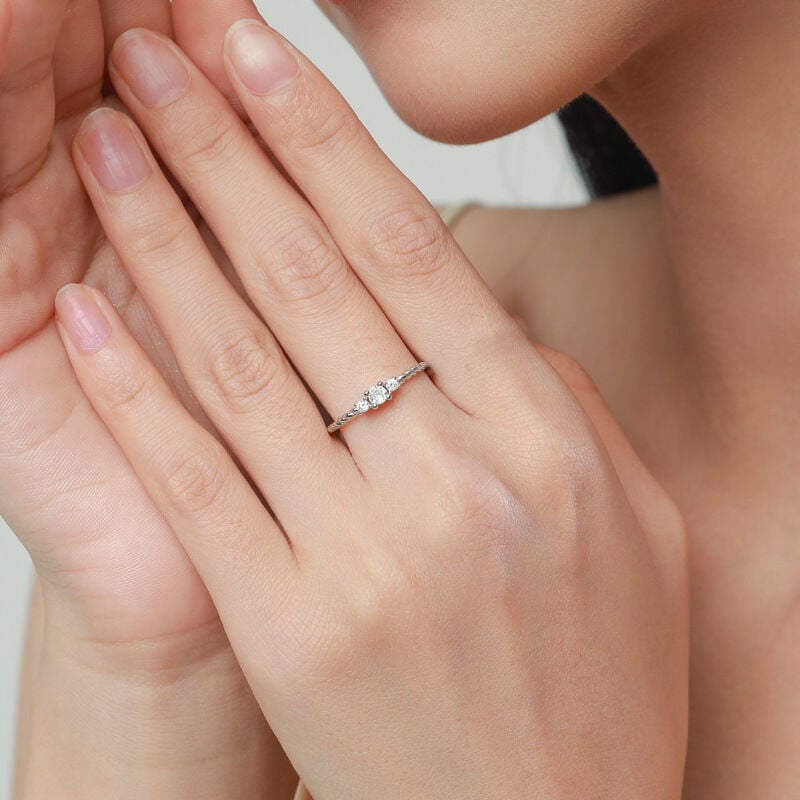 Jeulia Rope Three Stone Round Engagement Ring