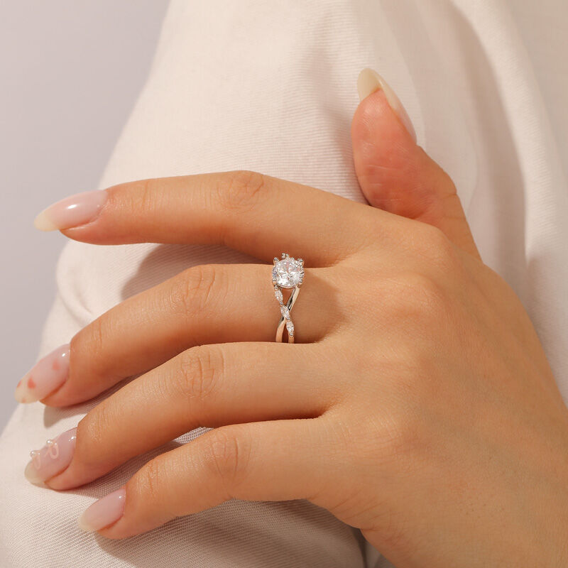 Jeulia Custom Engagement Ring with Twist Band Round Cut