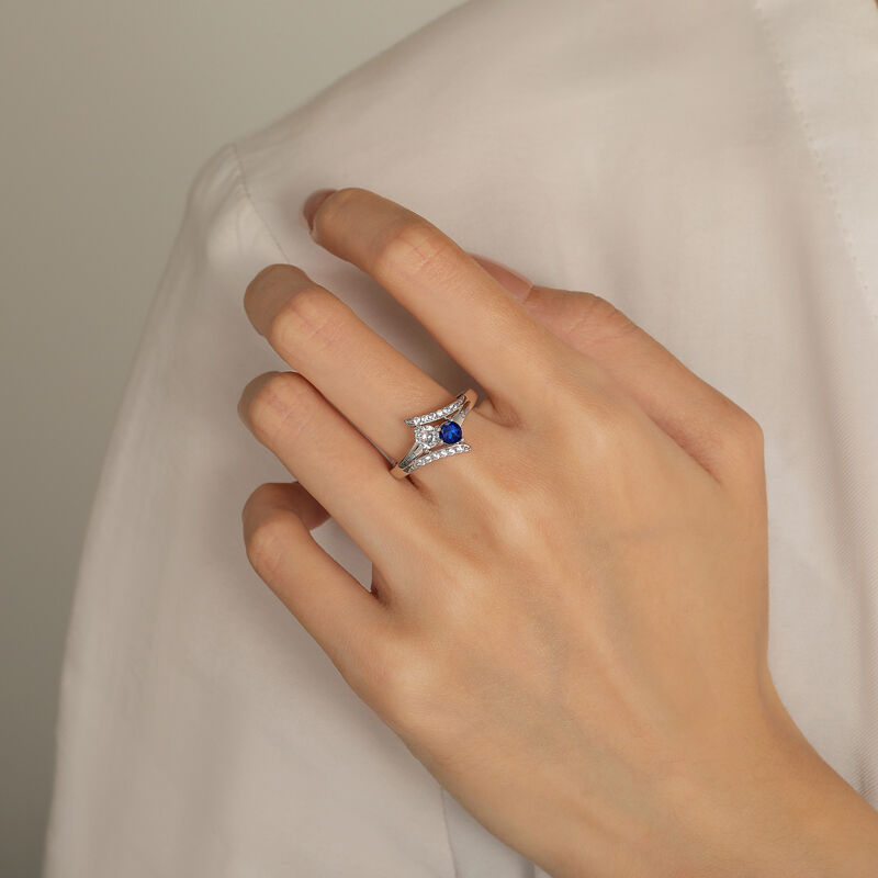Jeulia Anello Personalizzato Bypass con Due Pietre e Nome Inciso
