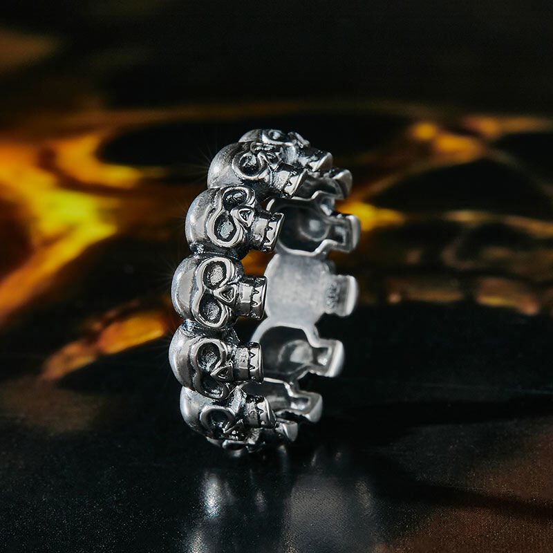 جوليا خاتم جمجمة "فانتوم" من الفضة الإسترليني