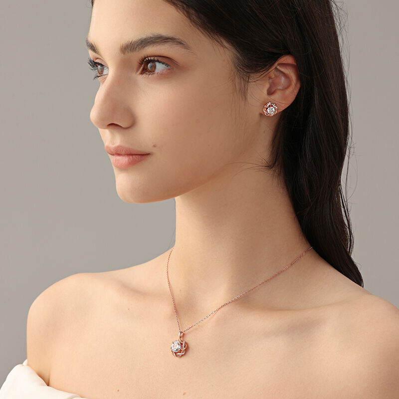 Jeulia Knot of Love Necklace