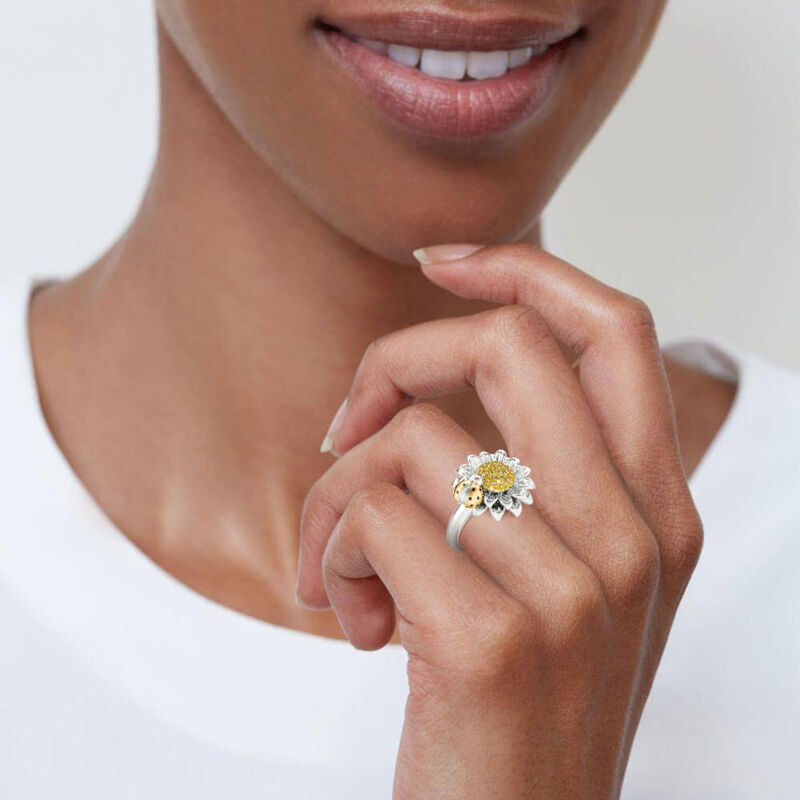 Jeulia Ladybug With Daisy Sterling Silver Ring