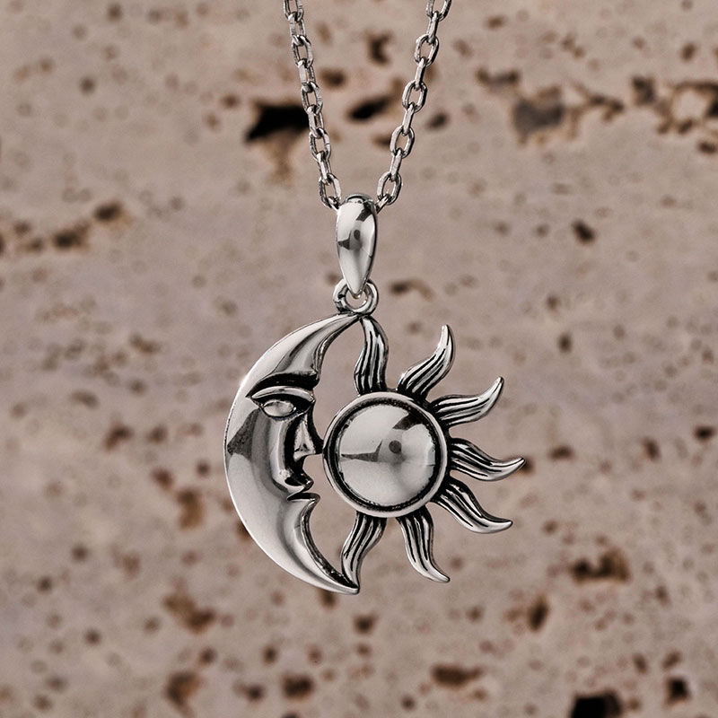 Jeulia Collar en forma de sol y luna de plata de ley