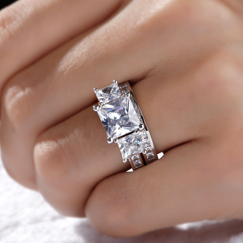 Jeulia Three Stone Princess Cut Sterling Silver Ring Set