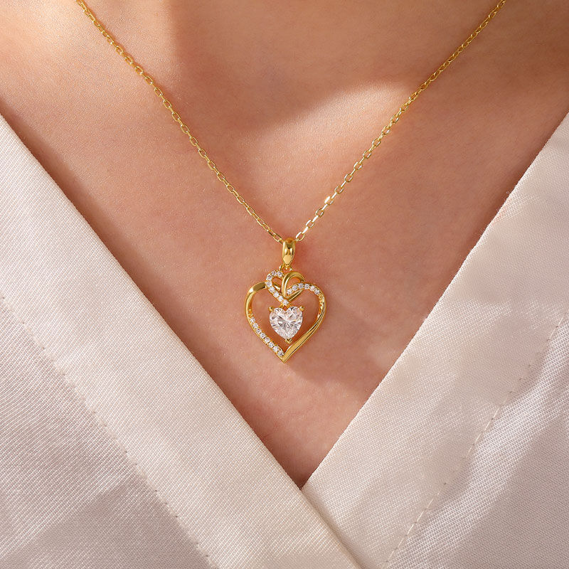 Jeulia Custom Classic Twist Heart Pendant Necklace