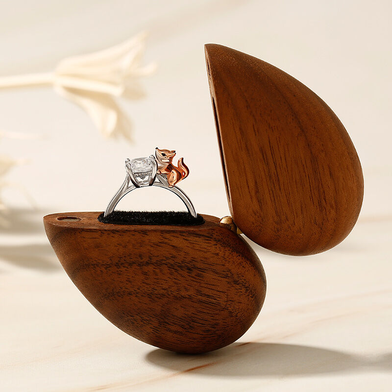 Jeulia Vintage Wooden Heart Shape Magnet Ring Box