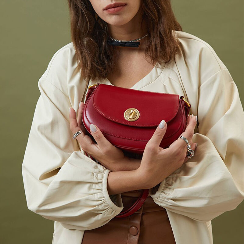 Jeulia Retro Saddle Bag Smooth Leather Crossbody Bag