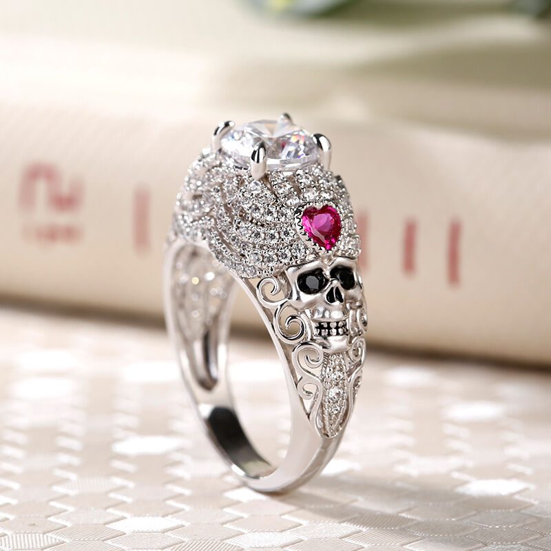 Jeulia Vintage Round Cut Heart Sterling Silver Skull Ring