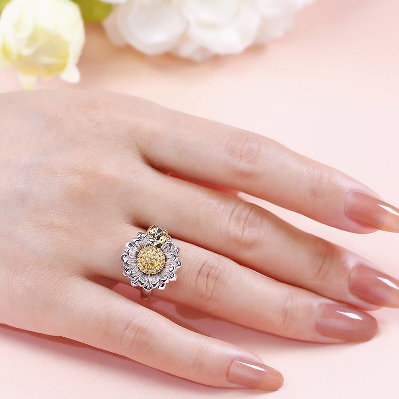 Jeulia Ladybug With Daisy Sterling Silver Ring