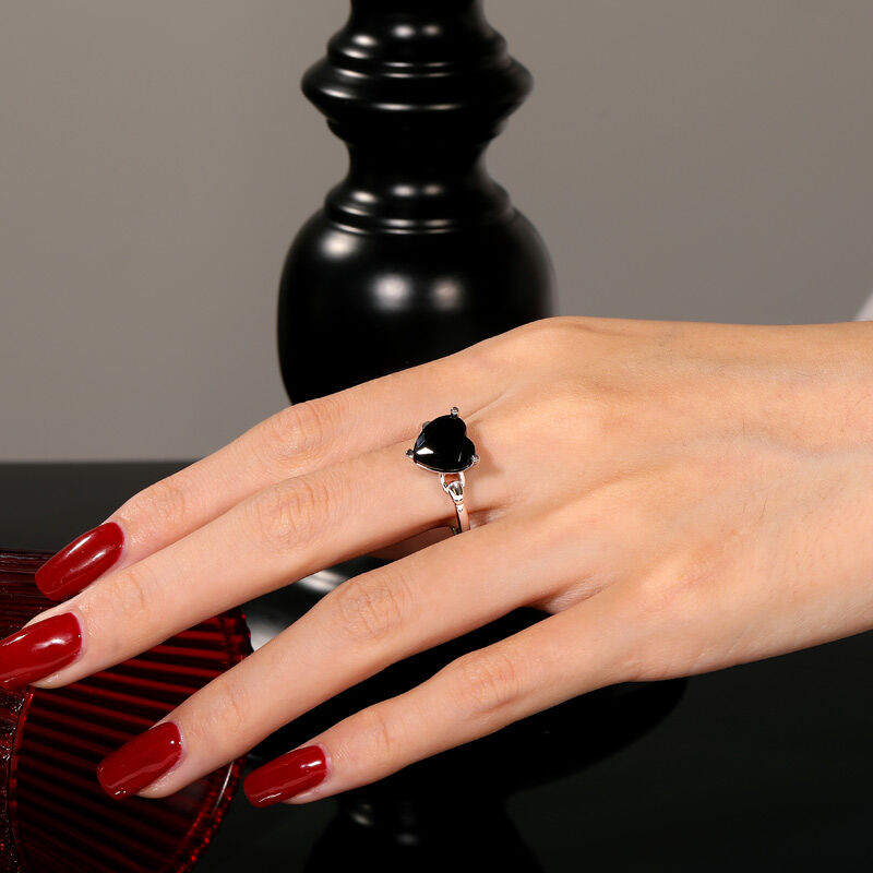 Jeulia Anillo de Compromiso Solitario Corazón Negro con Cadena Simple