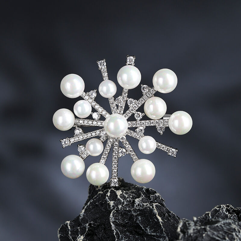 Jeulia Spilla con disegno di fiocco di neve e perle coltivate in Argento Sterling