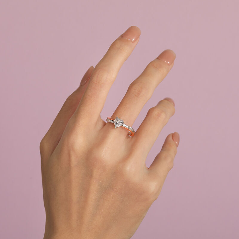 Jeulia Tvåfärgad Vågformad Hjärtaslipad Förlovningsring i Sterling Silver