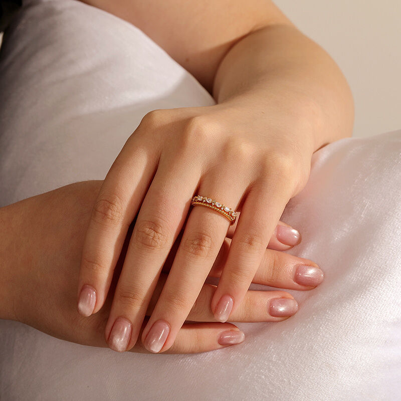 Jeulia Esenciales del Día Anillo Doble Hilera Dorado con Piedras Marquesa de Plata de Ley