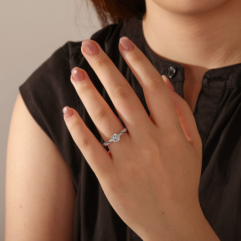 Jeulia Twisted Black and White Round Solitaire Engagement Ring