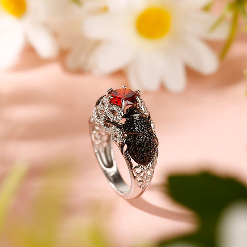 جوليا خاتم قطع دائري الفضة الإسترليني بتصميم الجعران "سحر الحشرات"