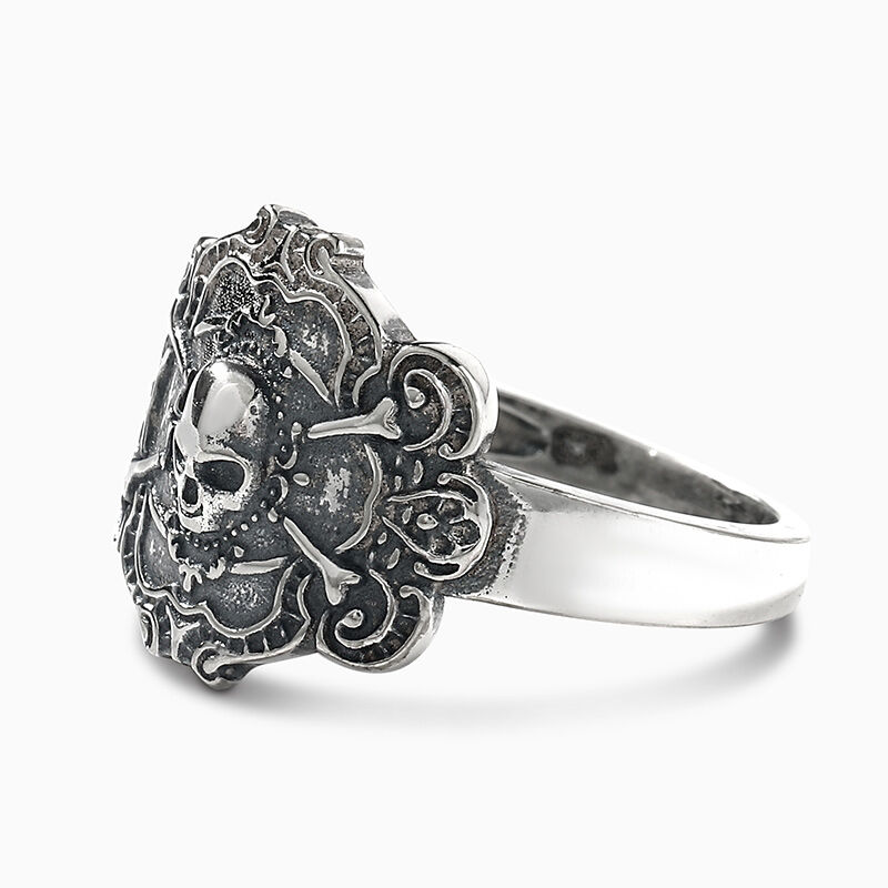 جوليا خاتم تصميم الجمجمة القوطية من الفضة الإسترليني