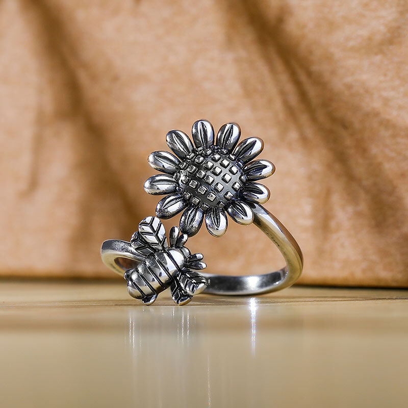 Jeulia "Sunflower and Bee" Sterling Silver Ring