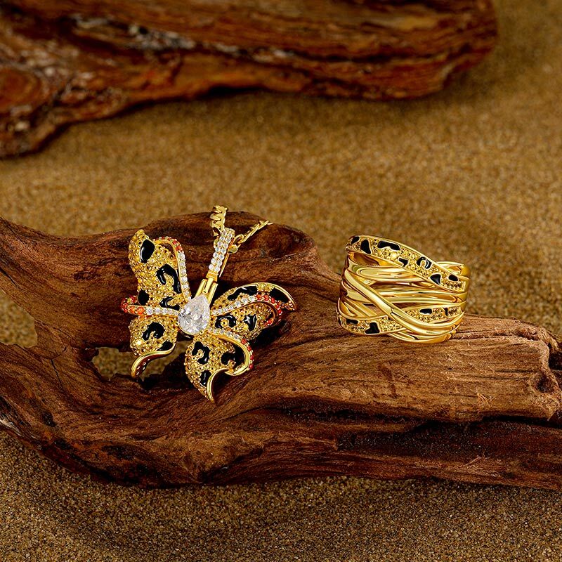 Jeulia x Leyla "Wild Leopard Butterfly" Halsband